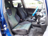運転席シートは、ユーロR専用RECAROシートに交換済み。ご希望に応じてBRIDE製やRECARO製などに人気シートもお得な金額にてお取付け可能です。お気軽にスタッフまでご相談下さいませ