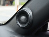 【プレミアムオーディオ】高性能Pioneer製アンプを採用。スピーカーは車内10ヵ所に設置され、エキスパートによる実車でのチューニングが施されています。
