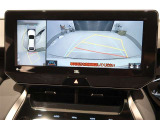 パノラミックビューモニター付きです。車両を上から見たような映像をディスプレイオーディオ画面に表示。運転席からの目視だけでは見にくい、車両周辺の状況をリアルタイムでしっかり確認できます。