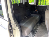 後部座席も気になるようなキズ・汚れやへたり等、大きなダメージはなく、良好な状態です。