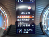 速度標識や道路標識をメーターに表示してくれます♪