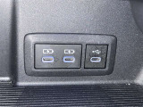 充電用USB端子付き。スマートフォンなどの充電に便利です。