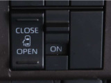 片側電動スライドドアのスイッチ付です。車内からもスイッチ一つで楽にドアの開閉が可能です。電動なので開閉時に力を使う必要がなく、半ドアになることもありません!