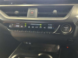 デュアルエアコンとは、運転席と助手席で、個別に温度設定ができる機能です。気温の感じ方は、人それぞれ違うもの。乗る人に優しい機能ですね。