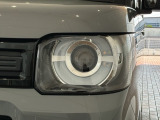LEDヘッドライトは、点灯の瞬間から最大光量を発揮し、突然暗くなるトンネルなどでの安定感を高めます。
