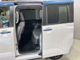 【両側オートスライドドア】子供を乗せたりするのにも隣のお車を気にせずストレスフリー★雨の日などはリモコンキーからドアの開閉ができとても便利な両側オートスライドドア★