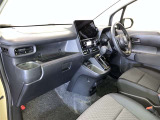見通しのよいすっきりとした視界で、誰でも運転しやすいです。運転のしやすさは疲れにくさにも繋がりますよ♪