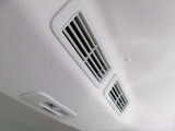 前席の空気を後席にも循環させれますよ^^これで車内は快適ですよね^^