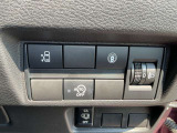 オートスライドドアは、運転席前にあるスイッチの操作でもオート開閉ができ、とても便利です。