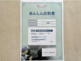サポカーあんしん診断!トヨタ専用診断器で衝突被害軽減ブレーキなどの安全運転支援装置システムを点検しています。