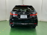 後席の窓には外から車内が見えにくくなるプライバシーガラスを採用。周りを気にせずリラックスして過ごせます