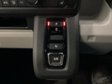 ワンアクションでスムーズな運転を支援する、エレクトリックギアセレクターに、パーキングブレーキは、電子制御パーキングブレーキです。