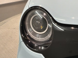 LEDヘッドライトは、点灯の瞬間から最大光量を発揮し、突然暗くなるトンネルなどでの安定感を高めます。