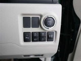 とっても便利な【スマートキー】です♪キーを手持ちのカバンやズボンのポケット等、お持ち頂けるだけで、ドアロックの開け閉めができる優れものです(^^♪
