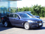 BMW在庫保有台数常時100台以上!ご来店の際はBMW本店(厚木市下荻野140-1)にご来店ください!弊社自慢の全天候型ショールーム!BMW在庫保有台数常時100台以上ございます!