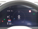 【メーターパネル】素早く車の情報が読み取れる、視認性に優れたシンプルなデザインのメーターパネルです。