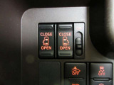 運転席からインパネ部のスイッチを押すだけで、両側スライドドアが自動で開閉します。