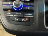 運転席と助手席には寒い時期に大活躍のシートヒーター付です。