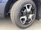 純正専用15インチフルホイールキャップでスタイルバッチリ!185/65R15タイヤです