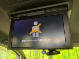 【フリップダウンモニター】大画面モニターで後席でもエンタメをお楽しみいただけます。小さなお子様にも大人気の装備です♪