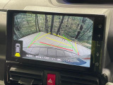 【バックカメラ】駐車時に後方がリアルタイム映像で確認できます。大型商業施設や立体駐車場での駐車時や、夜間のバック時に大活躍!