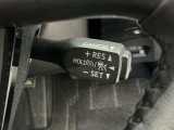 アクセルから足を離しても設定したスピードを保ち走行し、高速道路での疲労軽減に役立つクルーズコントロール付きです!