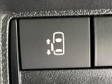 【パワースライドドア】スマートキーや運転席のスイッチでスライドドアの開閉が可能♪電動だから力を入れてドアを開ける必要が無く、小さいお子様でも、重い荷物を持っている時もラクに開け閉めできます♪