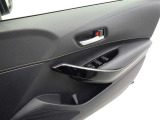 新車時発行のメンテナンスノートもしっかり装備されています。