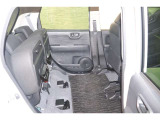 HONDA独自の機構!リアシートはチップアップ(跳ね上げ)することにより背の高い荷物も楽々積み込みすることが可能!!より空間を有効にするためにも大変便利なシートアレンジになります!!