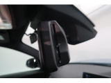 【ルームミラー一体型ETC】BMWといえばルームミラー一体型のETC。ドライバーから差し込めるかたちになっておりますので、差し忘れの際も慌てずにご利用いただけます。