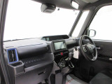 ダイハツのお店では、ダイハツ車を知り尽くしたプロフェッショナルが、専用の診断機器を使って各システムを点検しております。