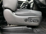パワーシート搭載。微妙な調整が手軽にでき、最適なポジションで運転することが可能です。