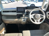 【インパネ全体】手が届きやすく、どなたでも運転しやすいです。シンプルで使いやすい設計になっています!