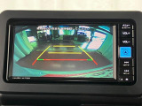 【バックモニター】 駐車時に車両後方の様子を見ることができるので、運転の不安を軽くします。