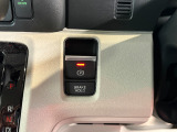 電子制御パーキングブレーキは信号待ちでも便利。いつもより運転がラクになるはずです。