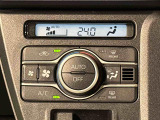 車内空調は&rdquo;AUTOエアコン&rdquo;にお任せ。運転に集中出来ますよ!