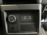 USB電源を装備してます。スマホやタブレットの充電に便利です♪
