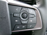 ハンドルスイッチで車両設定・オーディオの選曲や音量調整などが出来、安全性もアップ。