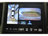 バックモニター付き。 車両後方の映像が画面に表示されるので、車庫入れが苦手な人も安心です。ただし、目視確認もお忘れなくお願いいたします。