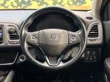 インテリアに合わせたデザインのステアリングは、運転される方のことも考え、運転しやすい形状、大きさです。是非一度、実際に触ってお確かめください。