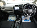 運転にかかわる様々な操作を安全に行えるように視点移動が少なく、操作性に配慮されたスイッチ類が凝縮されたコクピットです。