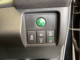燃費を良くするECON、横滑りを防止するVSA等のスイッチは運転席の右側、手の届きやすい位置にあります。