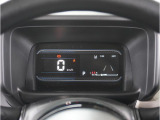 【明るく見やすいメーター】視認性が良く明るく見やすいメーター。運転者にとって見やすいメーターは運転していても疲れないですよね。