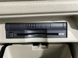 【ETC】有料道路を利用する際に料金所で停止することなく通過できる、ETC車載器(ノンストップ自動料金収受システム機器)が装備されています。セットアップを行うことで利用可能になります。