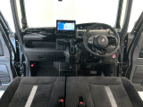 【前方視界】開放的な前方視界!運転がしやすく疲れにくいです♪窓が大きく、見通しがとっても良いおクルマですよ♪