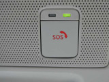 急病時や危険を感じた時、SOSコールスイッチを押すと専門のオペレータに繋がって、警察や消防への連携をサポートしてくれます。また、万が一の事故発生時には、エアバッグ展開と連動して自動通報します。