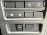 運転席から両側電動スライドドアの開閉ができます