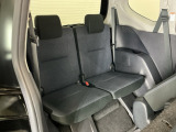1列目から3列目まで広々大空間です。3列目シートは荷物が多い時や不要な時はアレンジして荷室として使用することが可能で便利に使えます