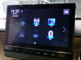CD、DVD、Bluetooth、AM、FM、AUX、スマートフォン接続ができます。