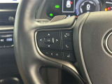 運転中、オーディオの操作をしてて、ハッとしたことはありませんか?ステアリングスイッチは、運転中でもハンドルでオーディオの操作が可能です。安全なドライブをサポートします。